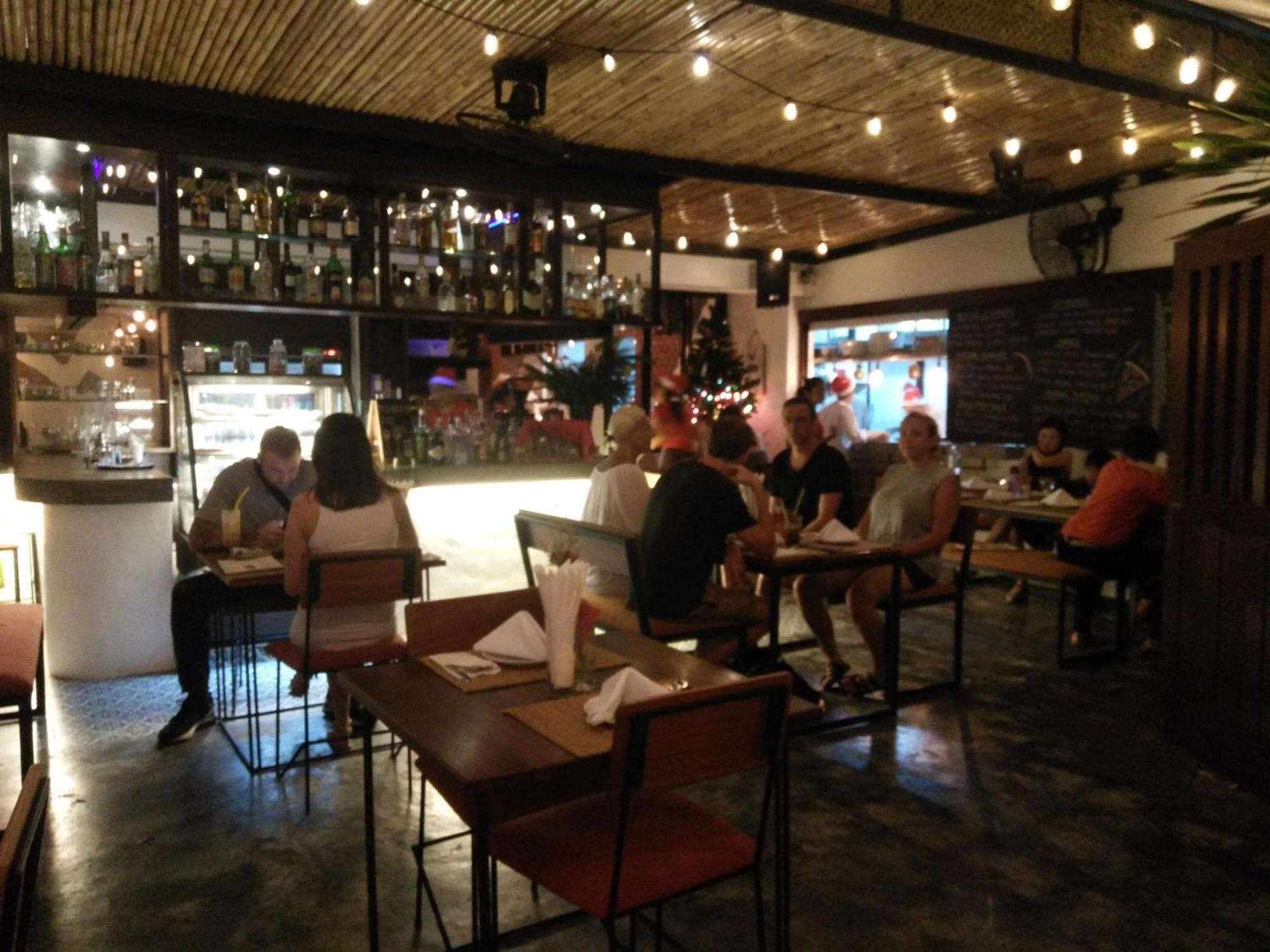 The Front Hotel And Apartments Patong Екстериор снимка