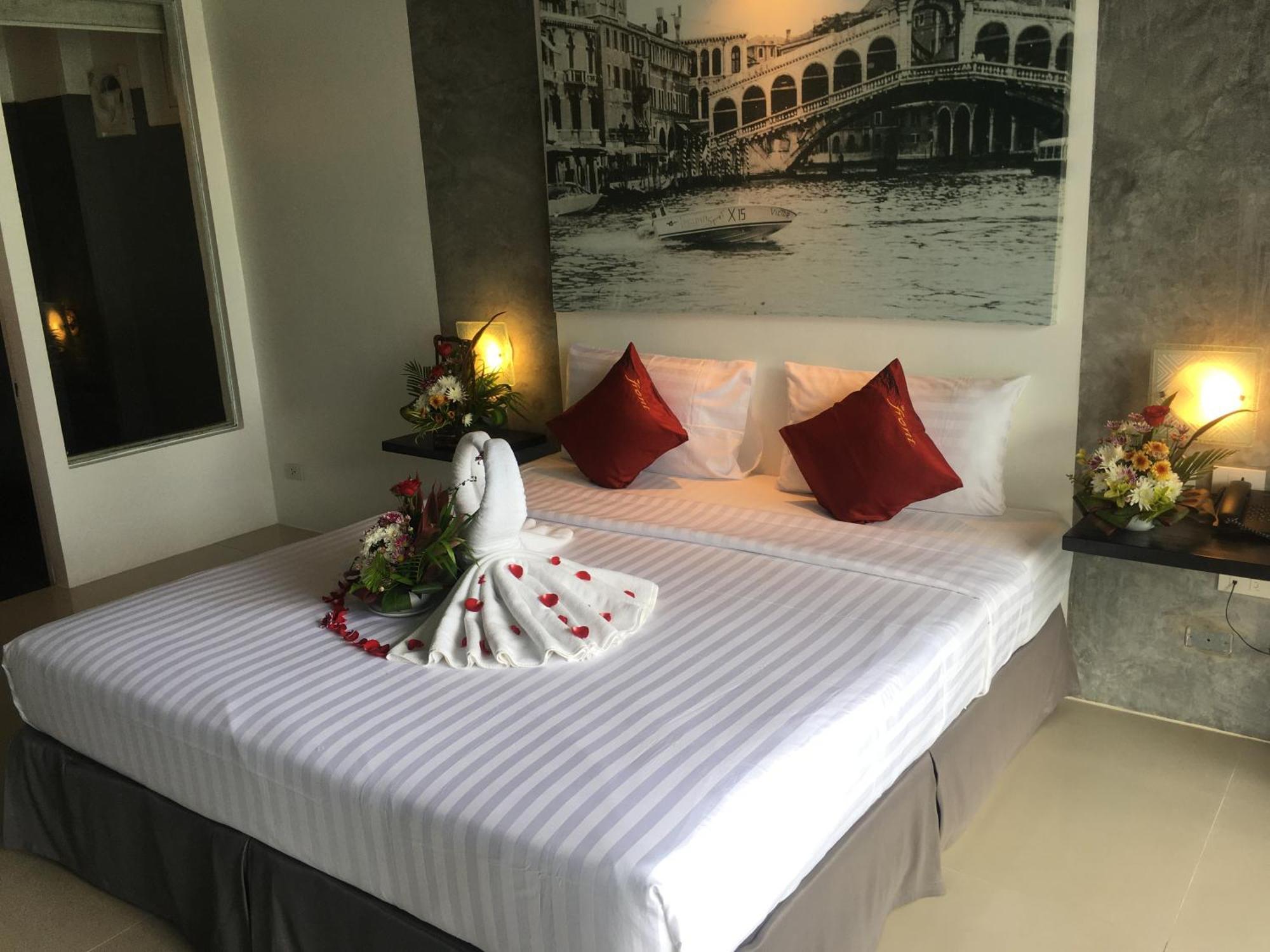 The Front Hotel And Apartments Patong Стая снимка