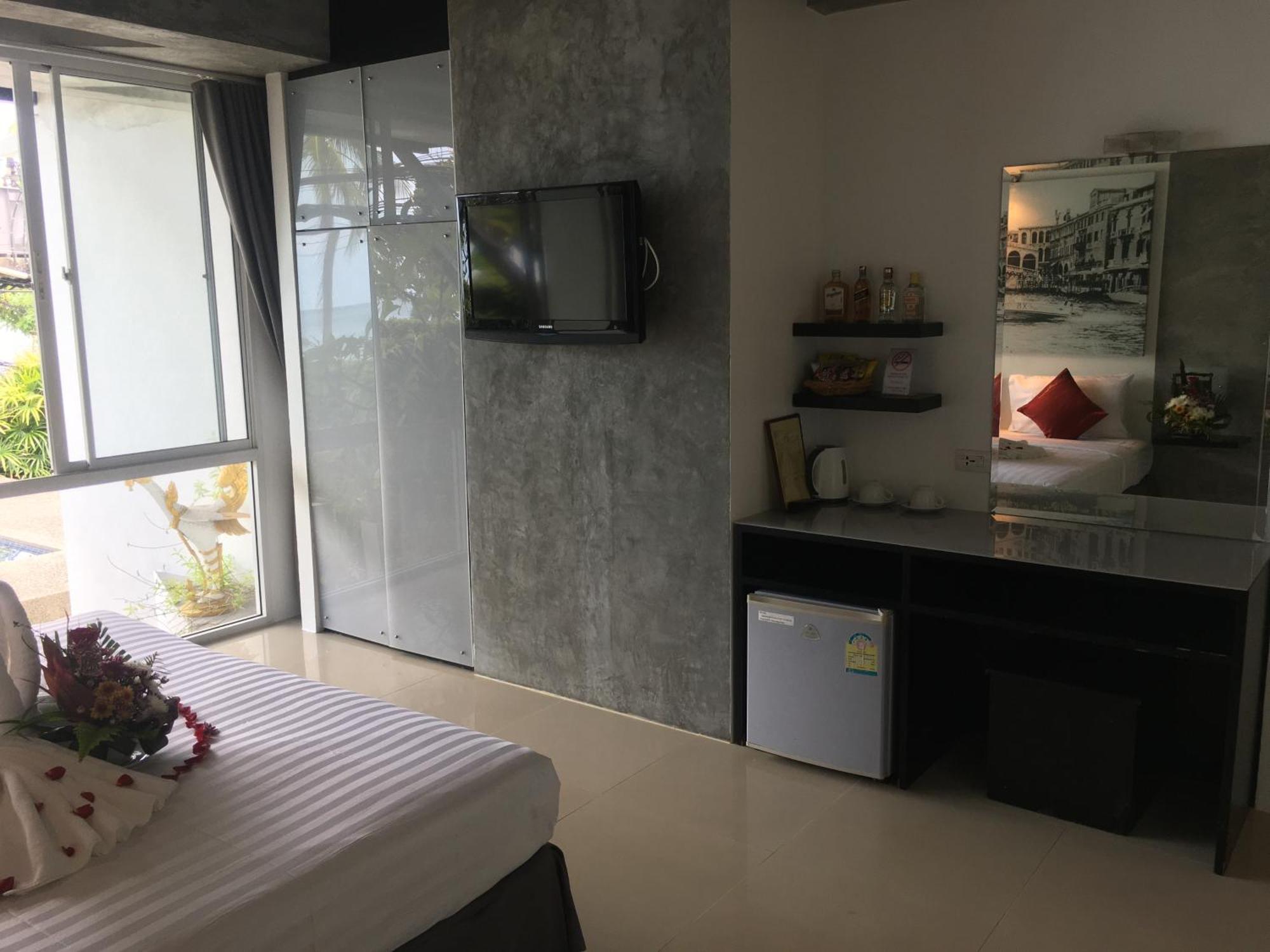 The Front Hotel And Apartments Patong Стая снимка